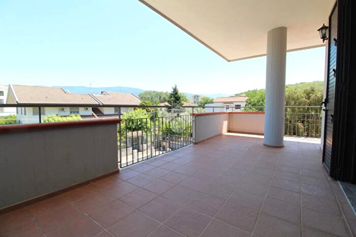 Appartamento trilocale in vendita in Via U Foscolo, Montalto Uffugo