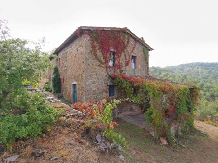 Casa quadrilocale in vendita in Bucine