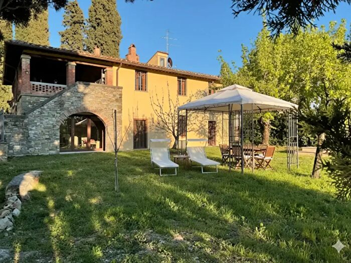 Appartamento trilocale in vendita in Via Colognolese, Pontassieve