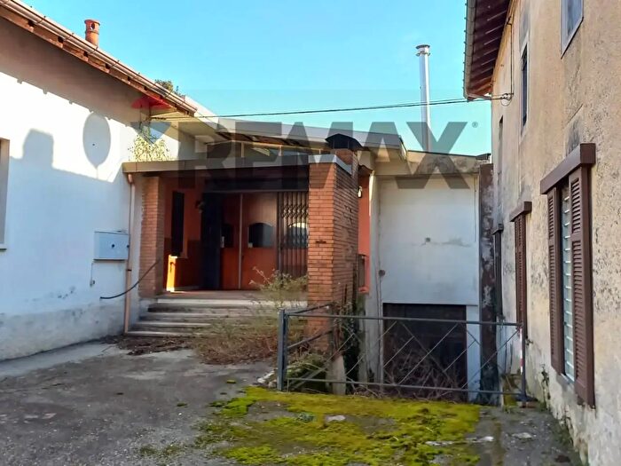 Casa con 6 locali in vendita in Via Cappelletta, Vergiate