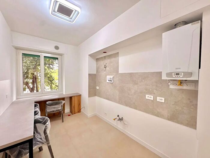 Appartamento con 5 locali in vendita in Via Cipolla, Verona