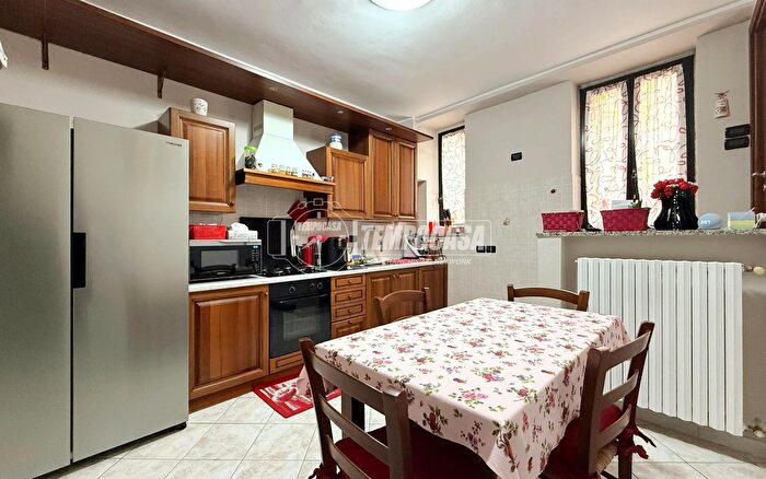 Casa quadrilocale in vendita in Vigliano Biellese