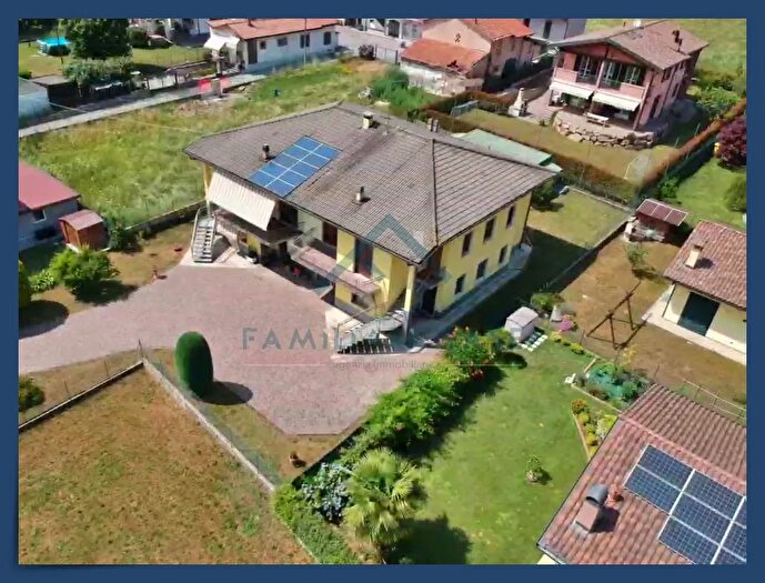 Casa quadrilocale in vendita in Via IV Novembre, Crosio Della Valle