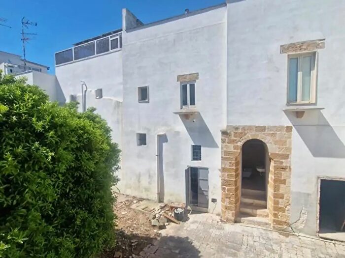 Casa con 10 locali in vendita in Via Rini, Mesagne