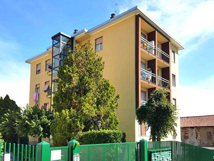 Appartamento trilocale in affitto in via Verga, Lucino, Montano Lucino