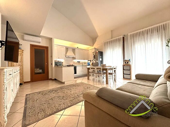 Appartamento trilocale in vendita in Via Gregorio Leone Menin, Campagna Lupia