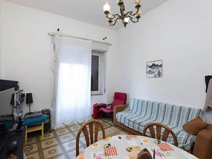 Appartamento trilocale in vendita in Via Livorno, Aci Castello