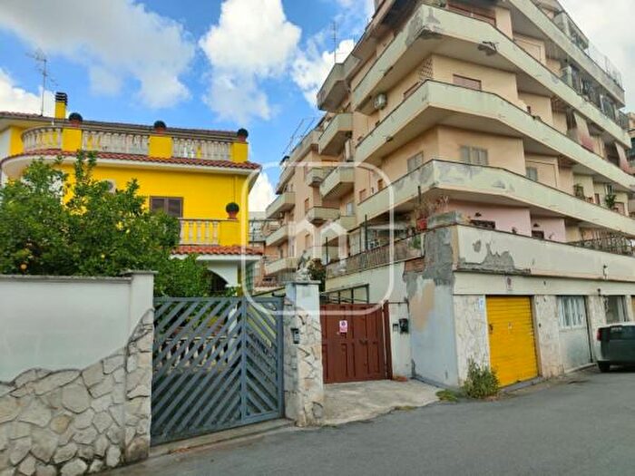 Appartamento quadrilocale in vendita in Via dei Salici, Roma