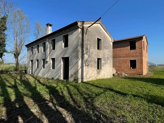 Casa con 10 locali in vendita in Via Stazione, Este