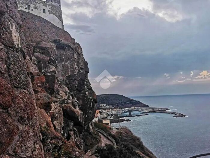 Casa bilocale in vendita in Via Atene, Castelsardo