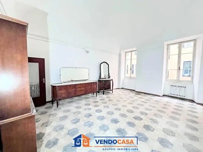 Appartamento trilocale in vendita in Via Giuseppe Garibaldi, Loano