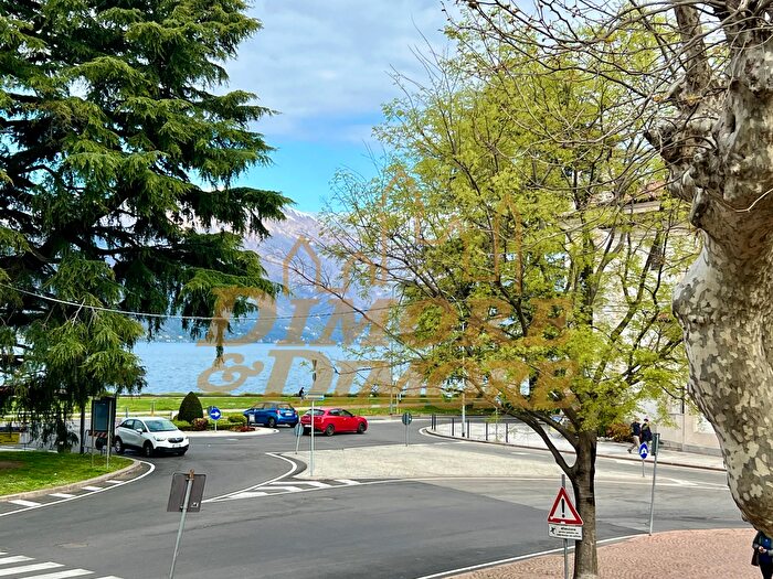 Appartamento quadrilocale in vendita in Piazza Garibaldi, Luino