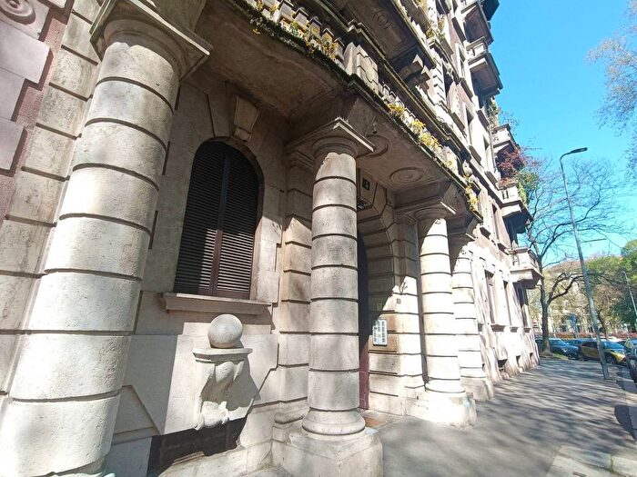 Appartamento quadrilocale in affitto in Piazza Giuseppe Grandi, Porta Vittoria, Milano