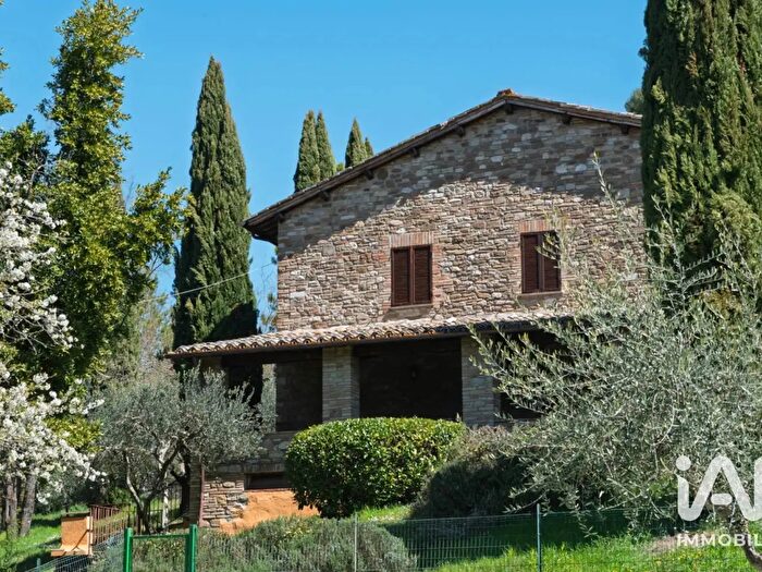 Casa con 7 locali in vendita in Via Costa di Trex, Assisi