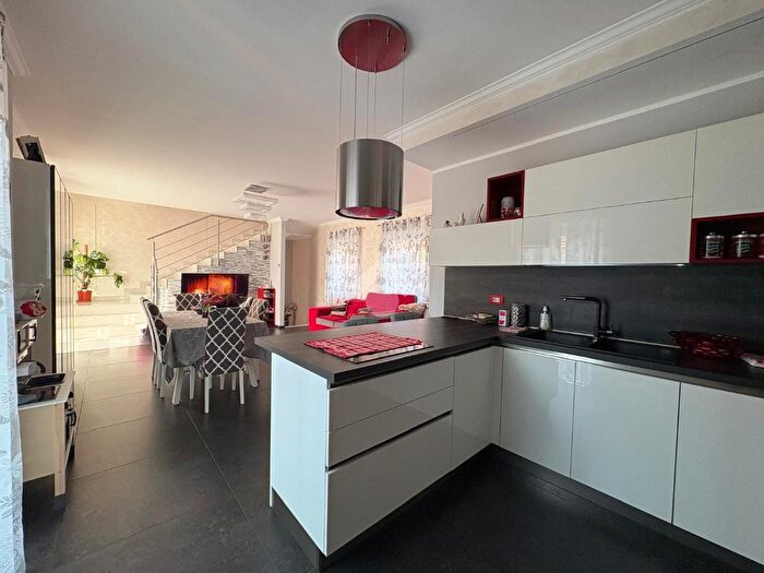 Casa quadrilocale in vendita in Via Giosuè Carducci, Ferno