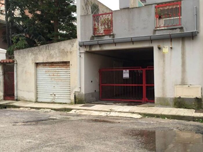 Appartamento trilocale in affitto in Via Mezzasalma, Rometta Marea, Rometta