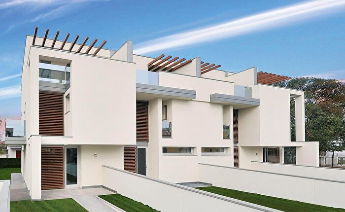 Casa quadrilocale in vendita in Via Urania, Bassano Del Grappa