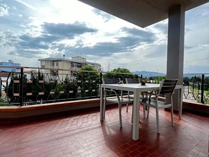 Appartamento con 5 locali in vendita in Via Massetana, Follonica