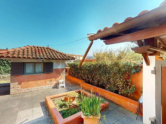 Casa con 12 locali in vendita in Via Pecorina, Sarzana