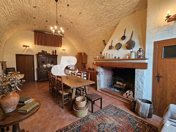 Casa con 13 locali in vendita in Andria