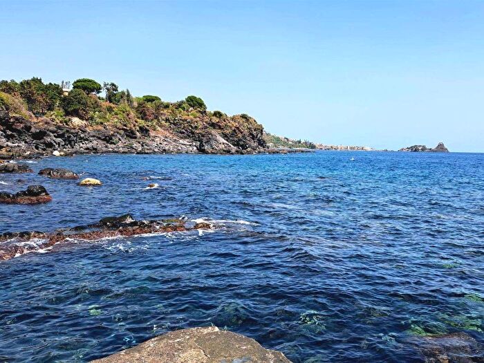 Appartamento quadrilocale in affitto in Via Giacinta Pezzana, Centro, Aci Castello