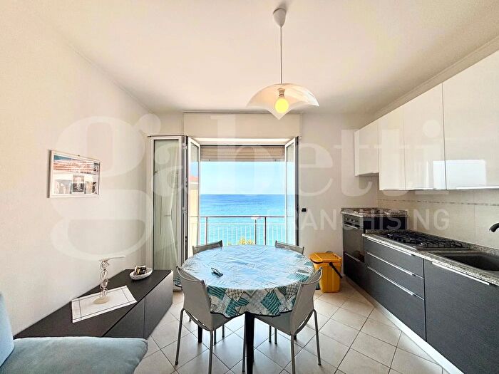 Appartamento bilocale in vendita in Via della Cornice, Borgio Verezzi