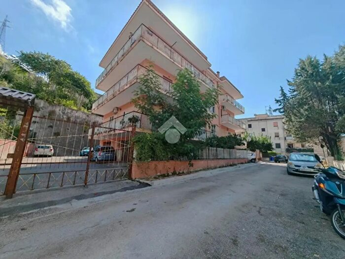 Appartamento con 6 locali in vendita in Via Vecchia Campana, Pozzuoli