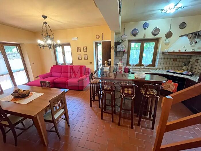 Casa con 5 locali in vendita in San Roberto
