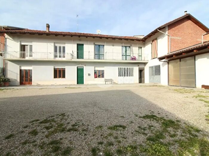 Casa con 9 locali in vendita in Frazione S Giacomo, Montaldo Roero