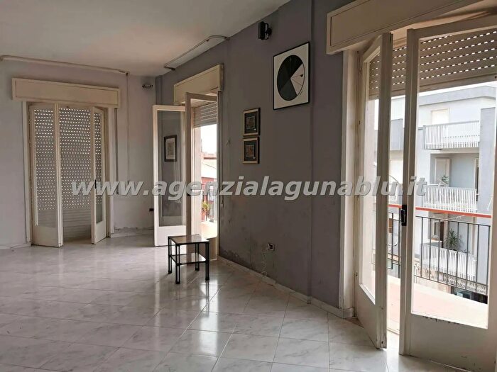 Appartamento trilocale in vendita in Viale Giacomo Licari, Petrosino