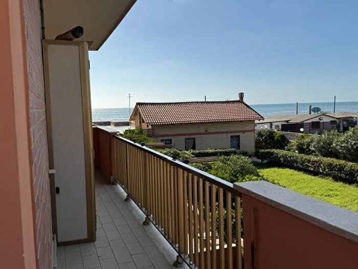 Appartamento bilocale in vendita in Lungomare delle Sirene, Torvaianica Celori Mare, Pomezia