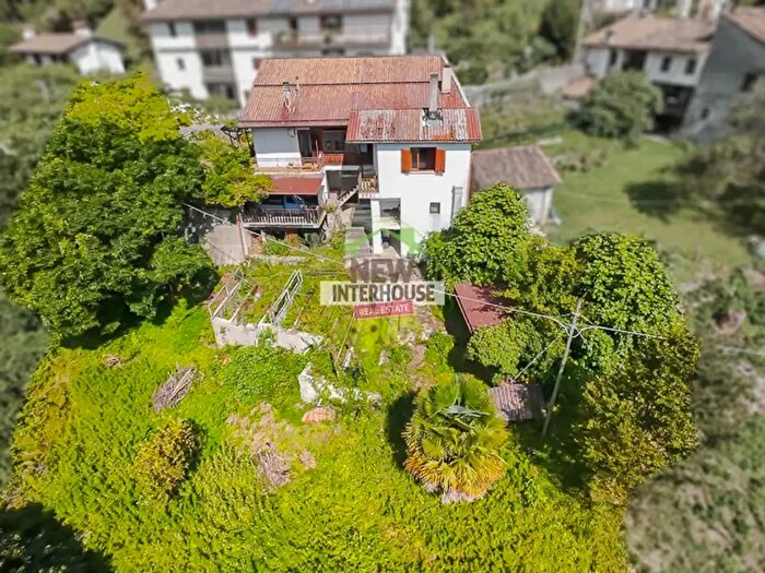 Appartamento con 8 locali in vendita in Borgo Pian delle Merie, Frisanco