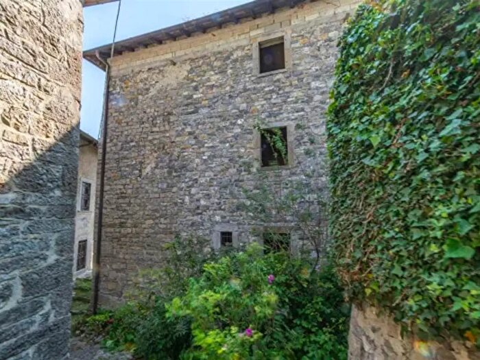 Casa bilocale in vendita in Via Corna, Corna Imagna