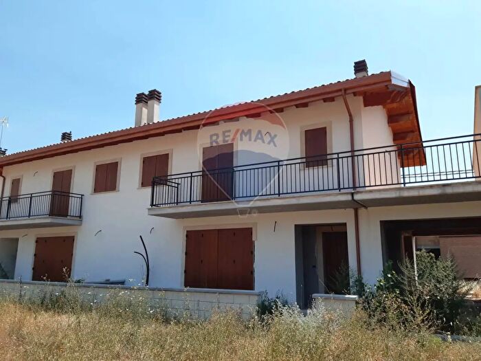 Casa con 5 locali in vendita in Via Onna, LAquila