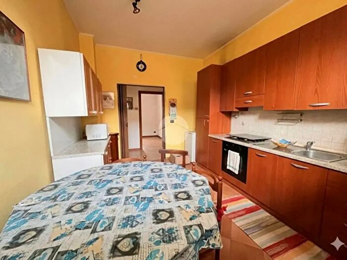 Appartamento trilocale in vendita in Via Alagna, Torino