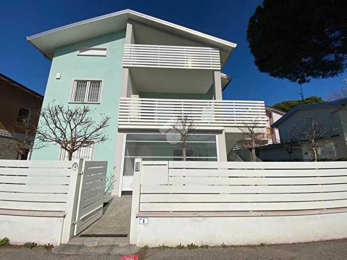 Appartamento quadrilocale in affitto in Vialetto S Caboto, Cervia