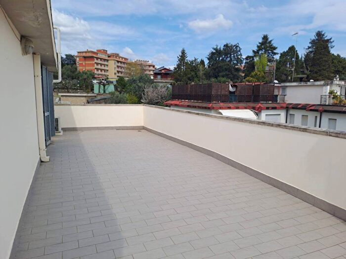 Casa bilocale in affitto in Viale Salvo DAcquisto, Semicentro, Velletri