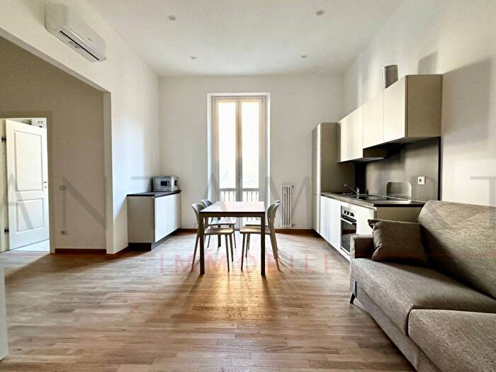 Appartamento trilocale in affitto in Via Giacomo Leopardi, Vincenzo Monti, Milano