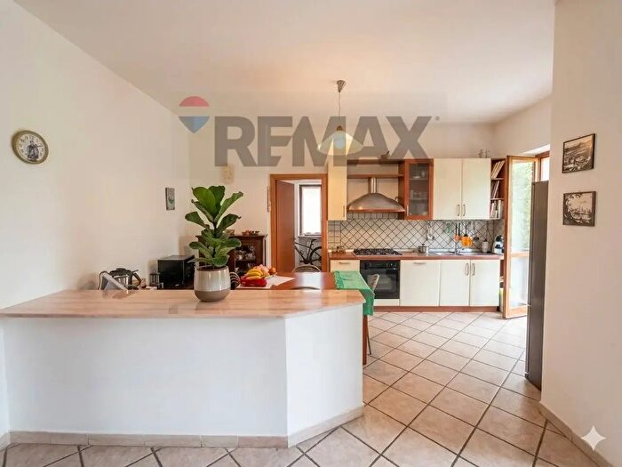 Appartamento con 5 locali in vendita in Via delle Ginestre Snc, Formia