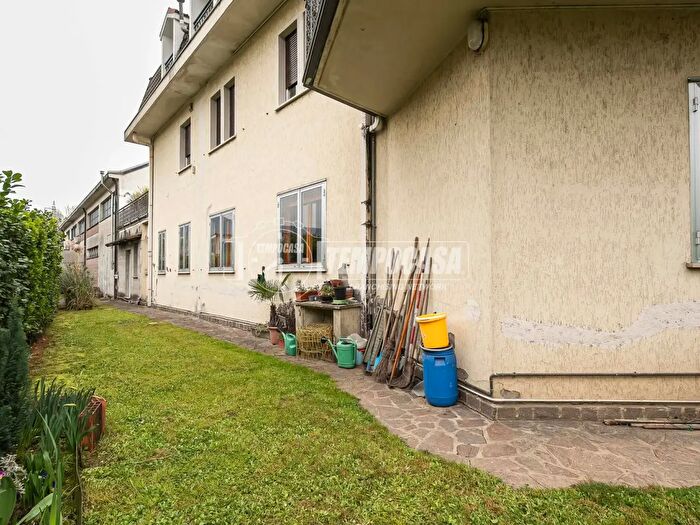 Appartamento trilocale in vendita in Via per Dolzago, Oggiono