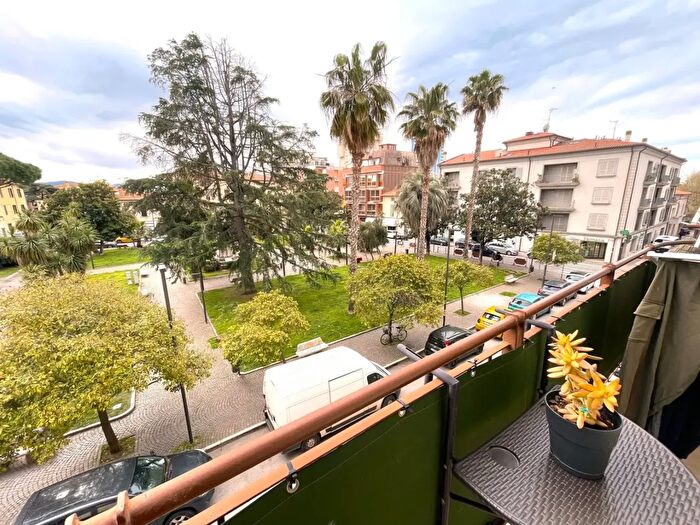 Appartamento trilocale in vendita in Piazza Vittorio Veneto, Follonica