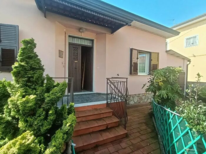 Casa con 5 locali in vendita in Castelnuovo Magra