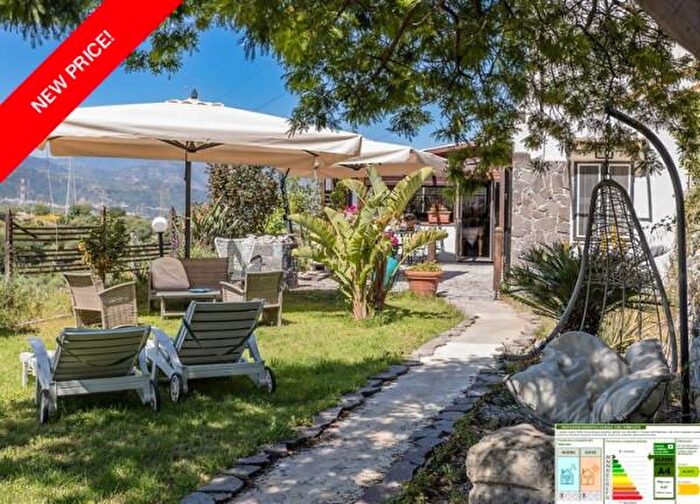 Casa con 5 locali in vendita in Via Nuova Messina, Furnari