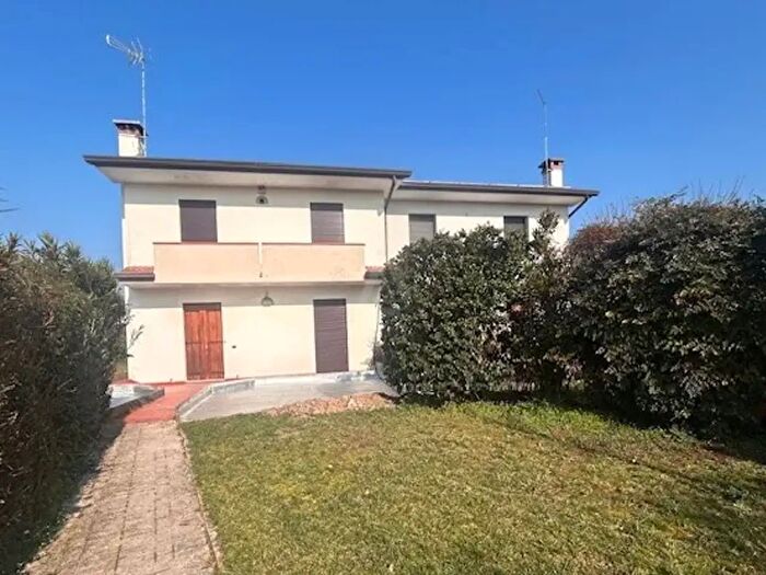 Casa con 5 locali in vendita in Via Castellana, Castelfranco Veneto