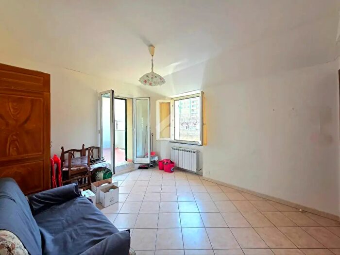 Appartamento trilocale in vendita in Via Luigi Corsi, Savona