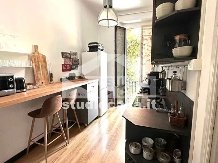 Appartamento trilocale in affitto in Via Perugino, Milano