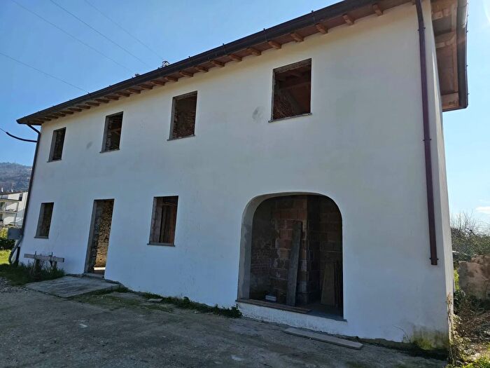 Casa con 6 locali in vendita in Massarosa