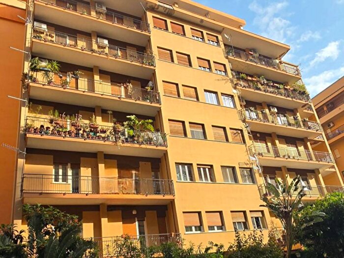 Appartamento con 5 locali in affitto in Via Val di Mazara, De Gasperi Croce Rossa, Palermo