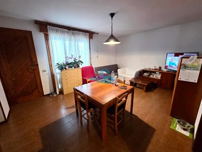 Casa con 5 locali in vendita in Russi