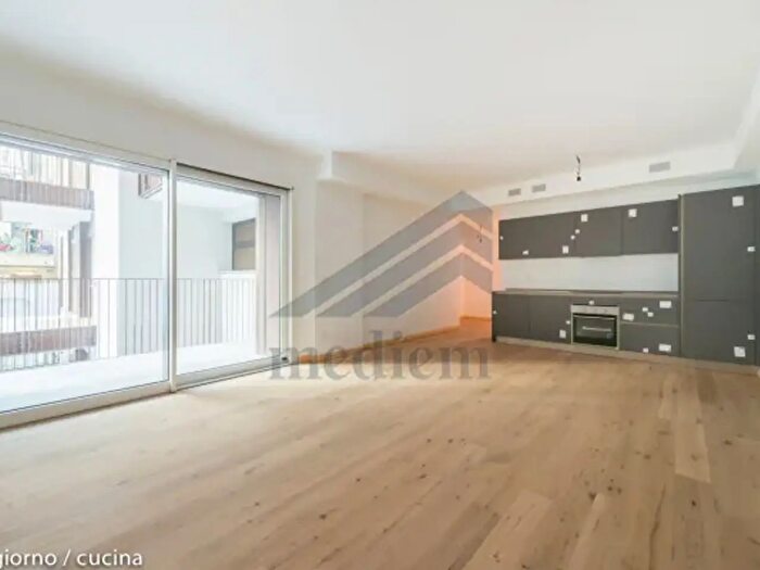 Appartamento trilocale in affitto in Via Pietro Giannone, Milano